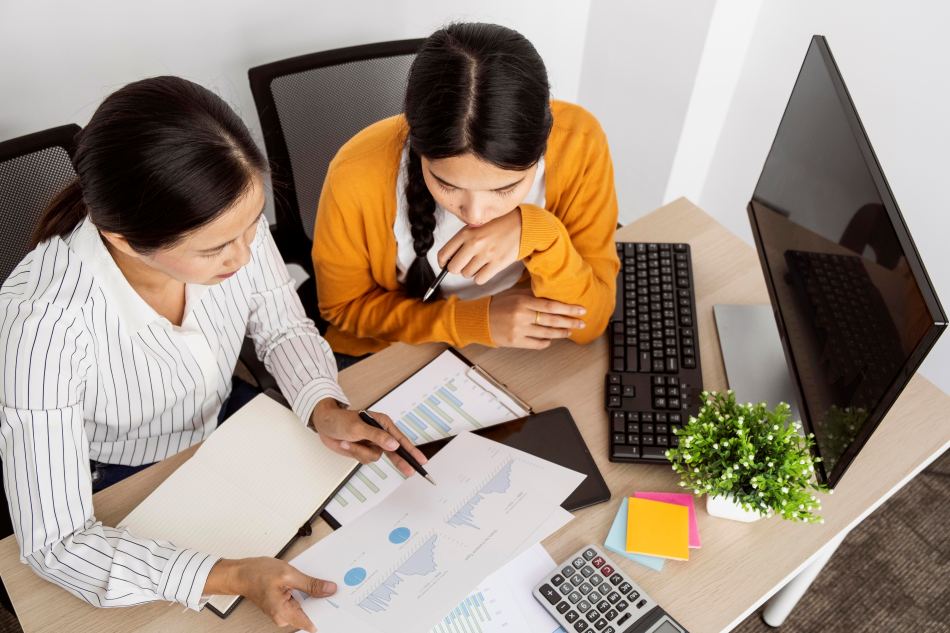 women-working-innovative-project-work